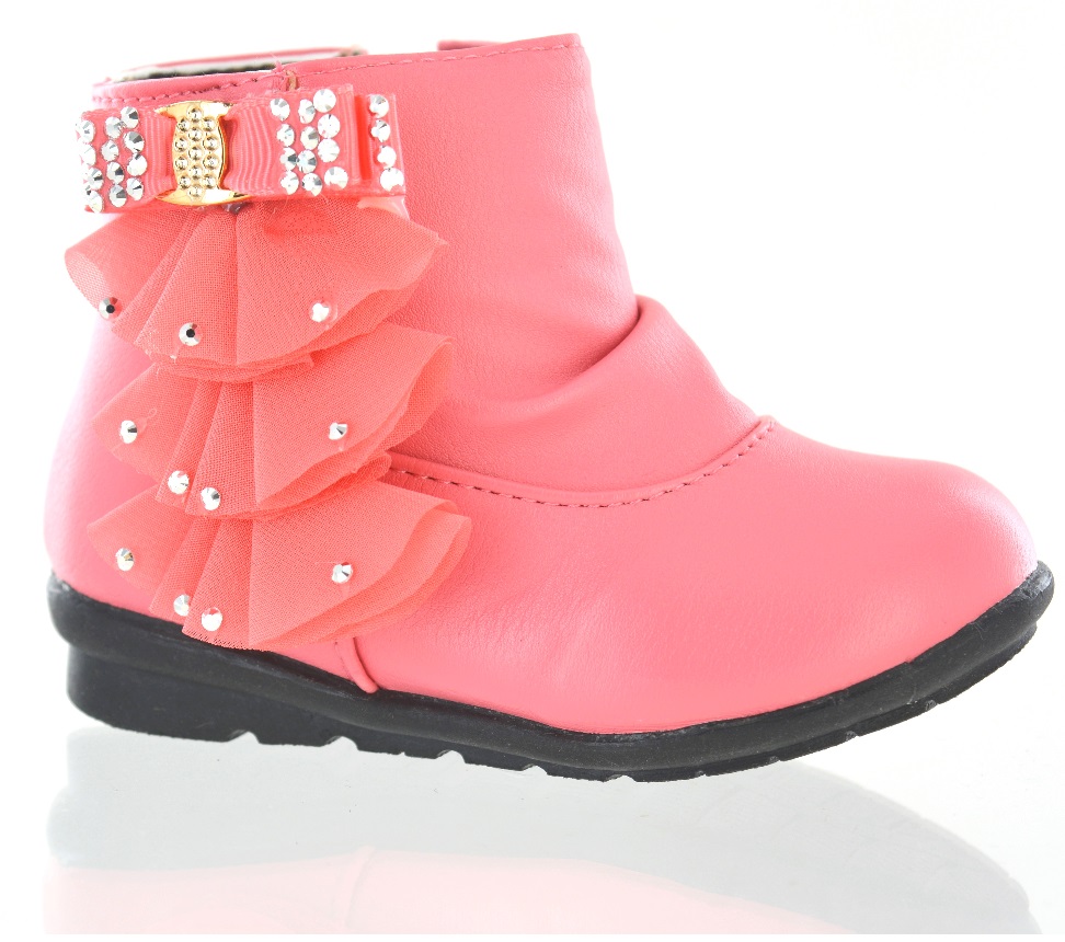 Baby boots size 1 Luckily, we have size charts for clothes and shoes to help you out. Also, you might be able to get a partial refund of the VAT tax charged on many European goods if you plan ahead. International Size Chart for Baby Shoes. 20 Sweet Valentine's Day Outfits for Babies. Baby Shoe Tips Plus Conversion Chart for U.S., U.K,, and E.U. Sizes. Kick.